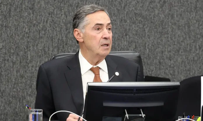 Barroso recebe alta médica após ser internado em Brasília