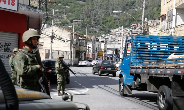 Rio apresentará plano para recuperar territórios ocupados pelo crime