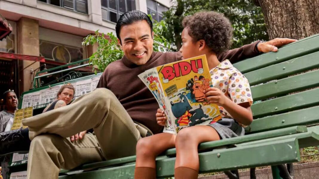 Cena do filme em que Maurício de Sousa é interpretado por seu filho Mauro de Sousa