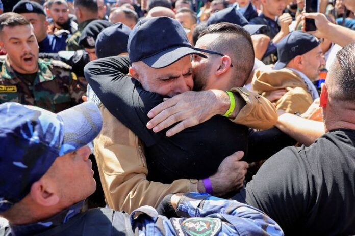 Israel começa a libertar presos palestinos