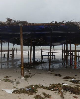 Furacão Melissa chega à Jamaica com ventos devastadores de categoria 5