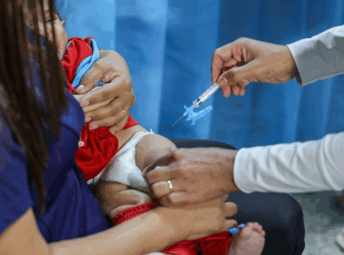 Vacinação infantil na Creche Sempre Viva, na cidade satélite de Ceilândia, DF