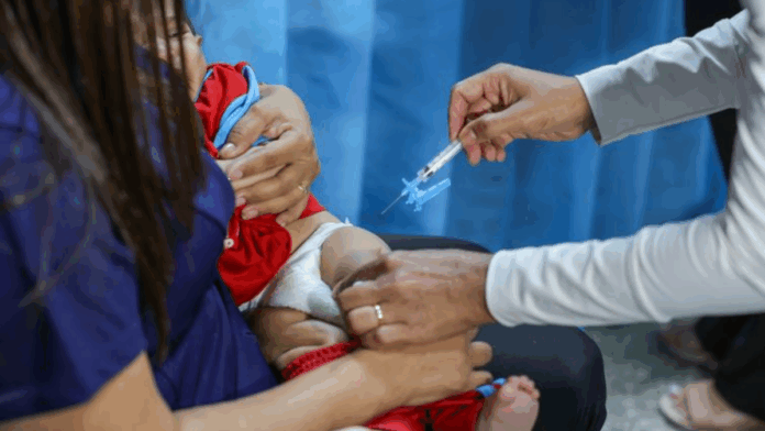 Vacinação infantil na Creche Sempre Viva, na cidade satélite de Ceilândia, DF