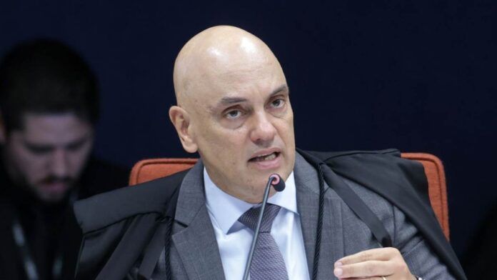 Moraes proíbe visita de presidente do PL a Bolsonaro