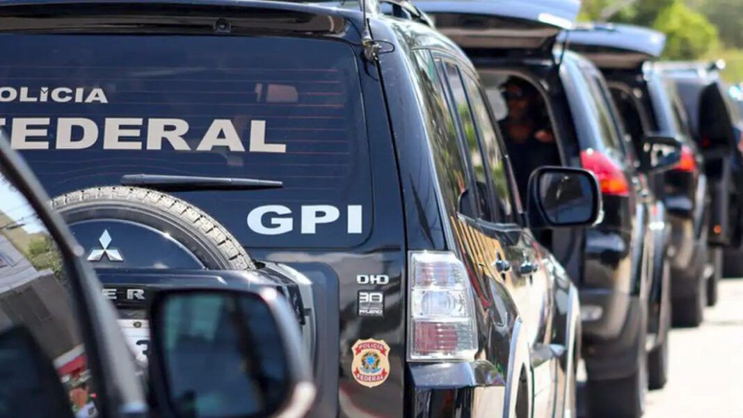 Carros da Polícia Federal