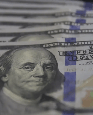 Bolsa volta a bater recorde e ultrapassa os 148 mil pontos; dólar apresenta pequena queda