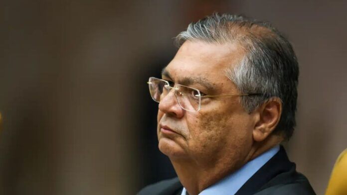 Dino vence ação contra hospital por morte de filho e doará dinheiro