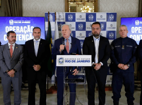 Autoridades, como o governador do Rio e o ministro da Justiça, concedem entrevista coletiva no Palácio Guanabara