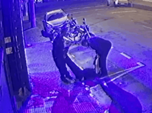 Imagem de câmera de segurança de adega agredindo uma pessoa