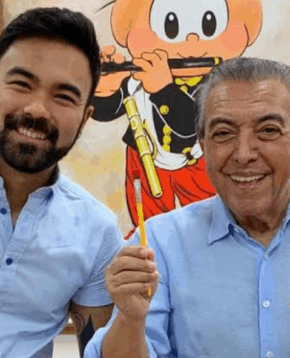 Mauro Sousa ao lado do pai Maurício de Sousa, em um estúdio de desenho