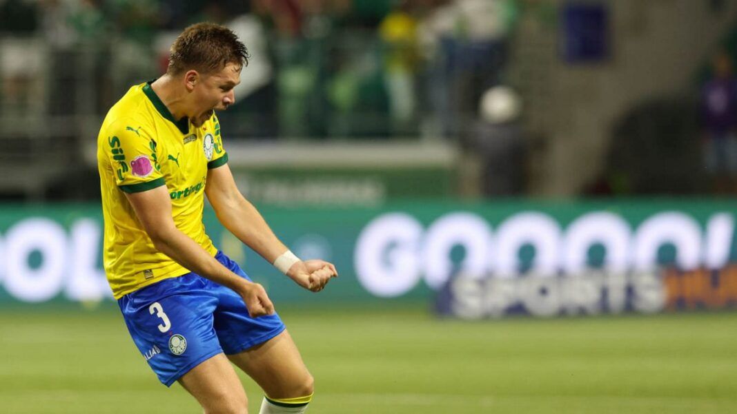 Bruno Fuchs celebra o gol contra o RB Bragantino