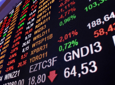 Foto de parte de um painel da Bolsa de Valores de SP