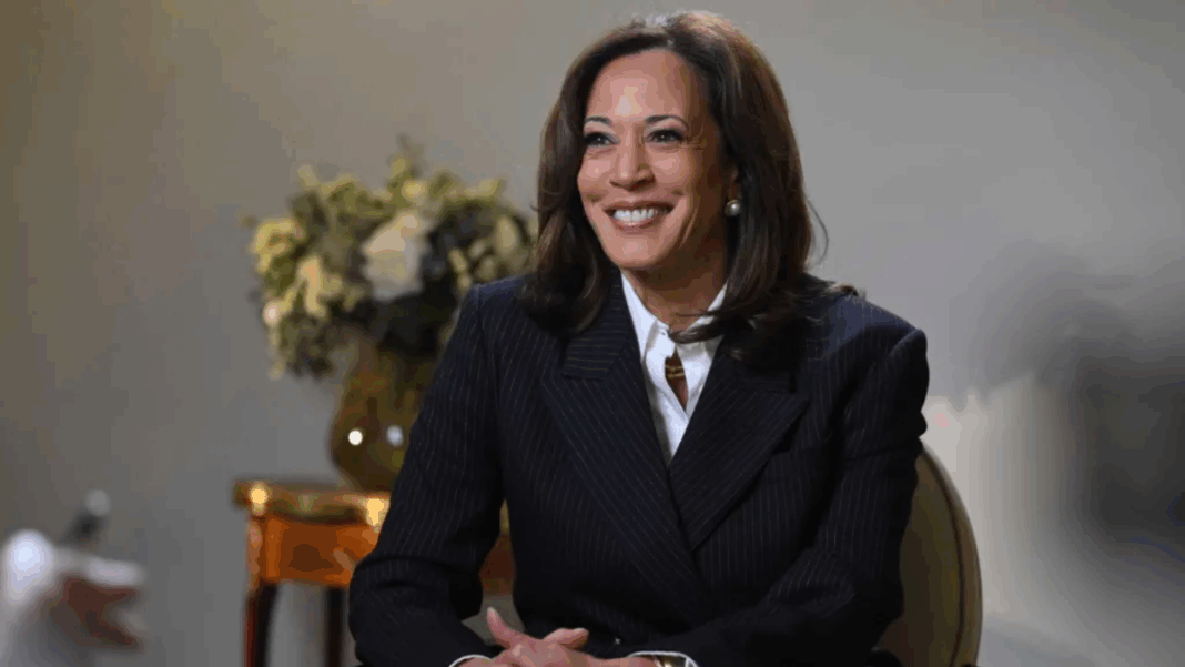 A ex-vice-presidente dos EUA, Kamala Harris, durante entrevista à BBC