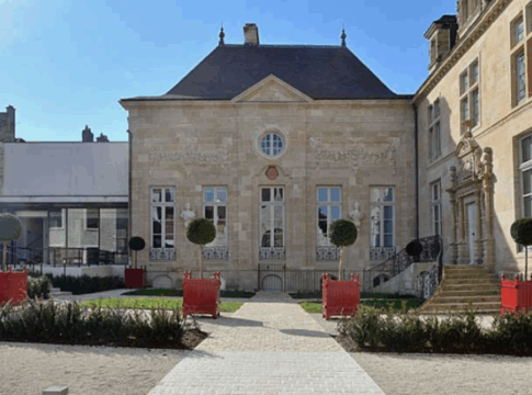 Maison des Lumières, na França, foi alvo de roubo dias após o Museu do Louvre