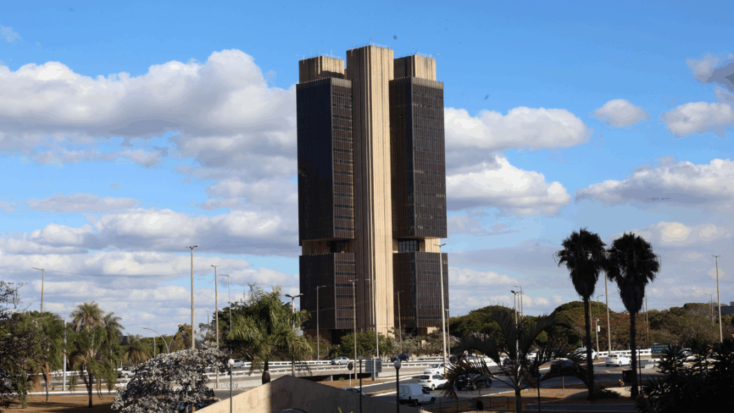 Foto panorâmica à distância do edifício do Banco Central