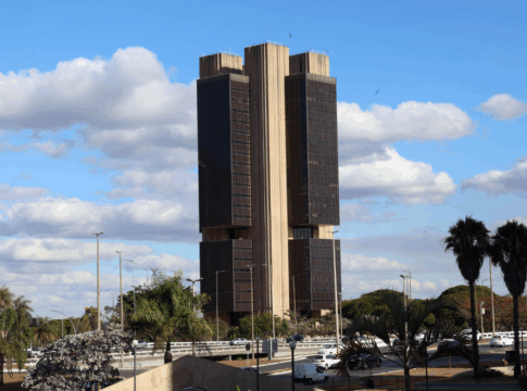 Foto panorâmica à distância do edifício do Banco Central