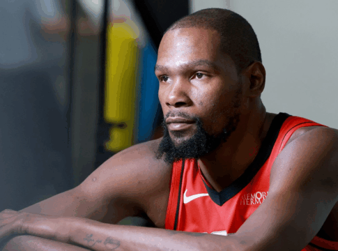 Kevin Durant, astro da NBA assina contrato milionário com Houston Rockets 