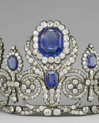 Coroa valiosa roubada do Museu do Louvre