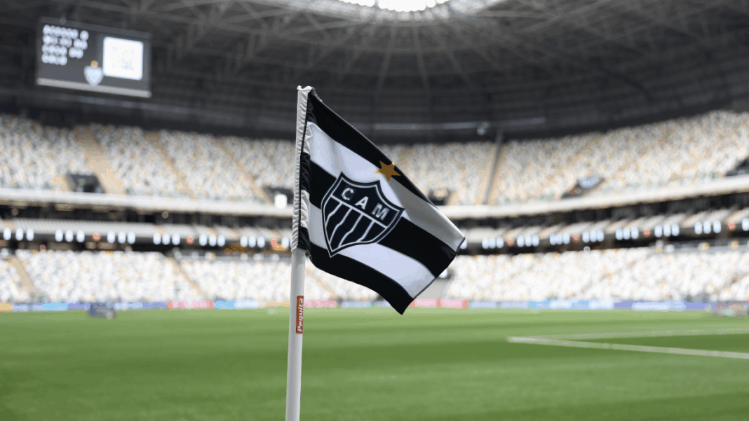 Bandeira de escanteio contendo o escudo do Atlético-MG