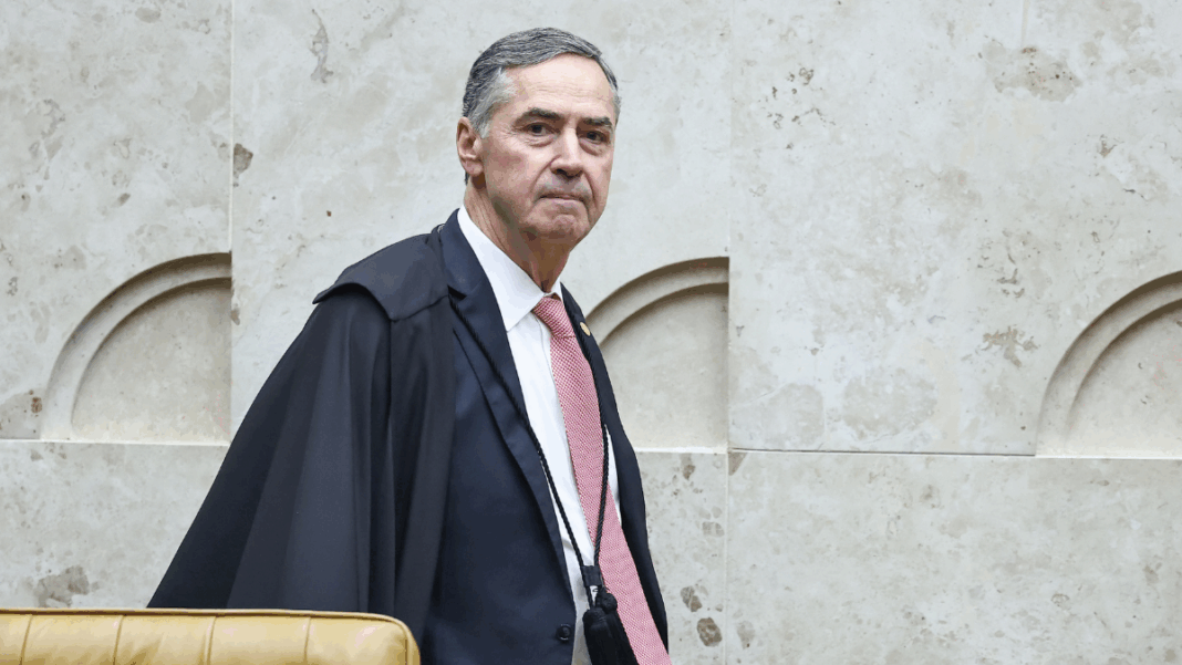 Ministro Luís Roberto Barroso em sessão plenária do STF.