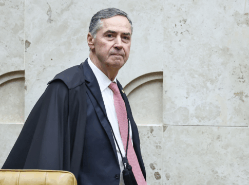 Ministro Luís Roberto Barroso em sessão plenária do STF.