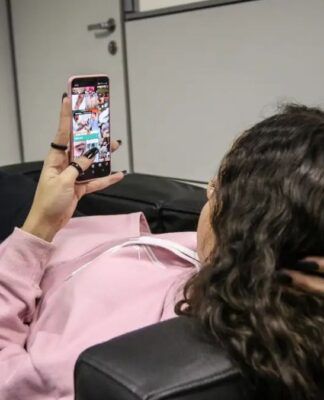 Ansiedade, filhos e redes sociais: como a tempestade perfeita afeta o comportamento dos jovens