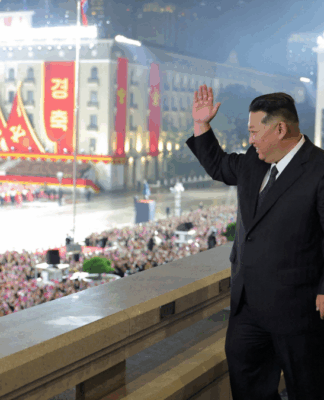 Coreia do Norte realiza desfile militar e exibe novo míssil intercontinental