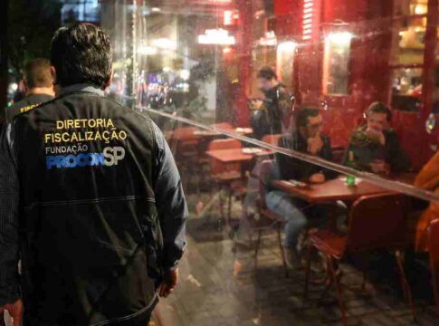 Procon fiscaliza mais de mil bares e restaurantes de SP em uma noite durante operação contra bebidas adulteradas
