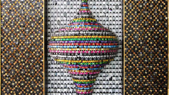 Exposição no Rio valoriza imaginário periférico de Deneir Martins