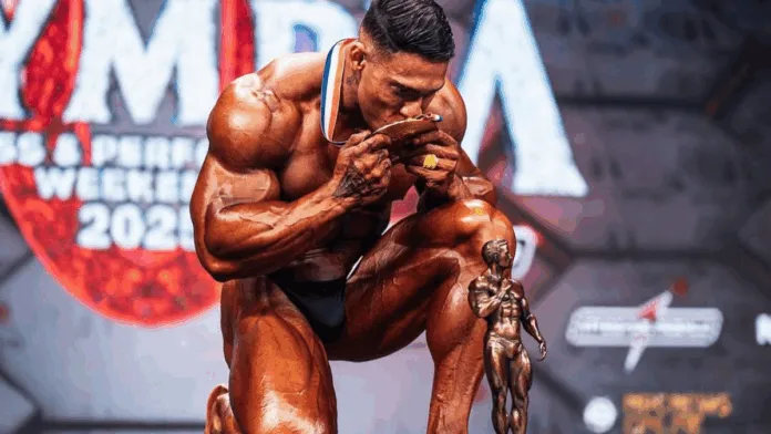 Ramon Dino é campeão do Mr. Olympia pela primeira vez na história