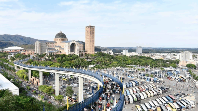 Ciclista morre atropelado na Dutra em romaria para Aparecida