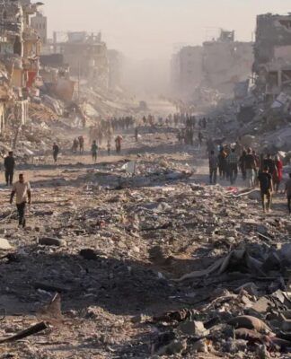 Moradores de Gaza voltam para casas destruídas