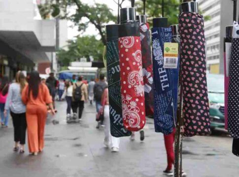 Frente fria chega a São Paulo a partir de segunda com chuvas e ventos