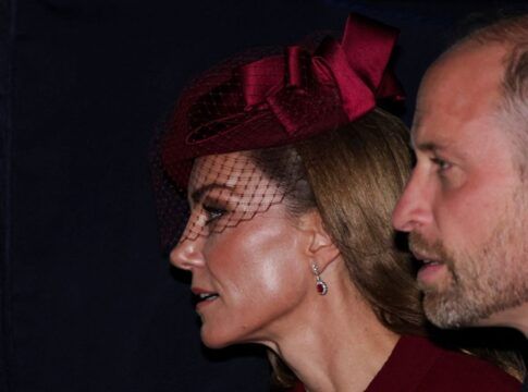 Princesa britânica Kate alerta que tempo de tela alimenta “epidemia da desconexão”