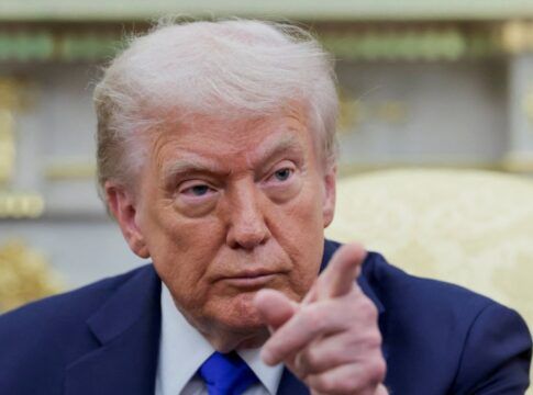 Trump ataca 16ª embarcação no Caribe e ONU classifica mortes como execuções