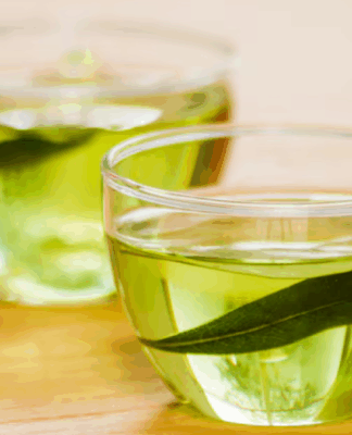 xícaras de chá verde