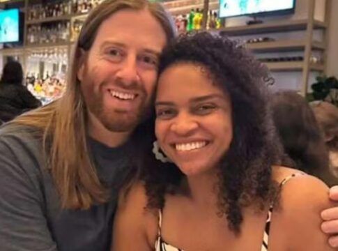 Cineasta brasileira presa pela imigração dos EUA é libertada após um mês