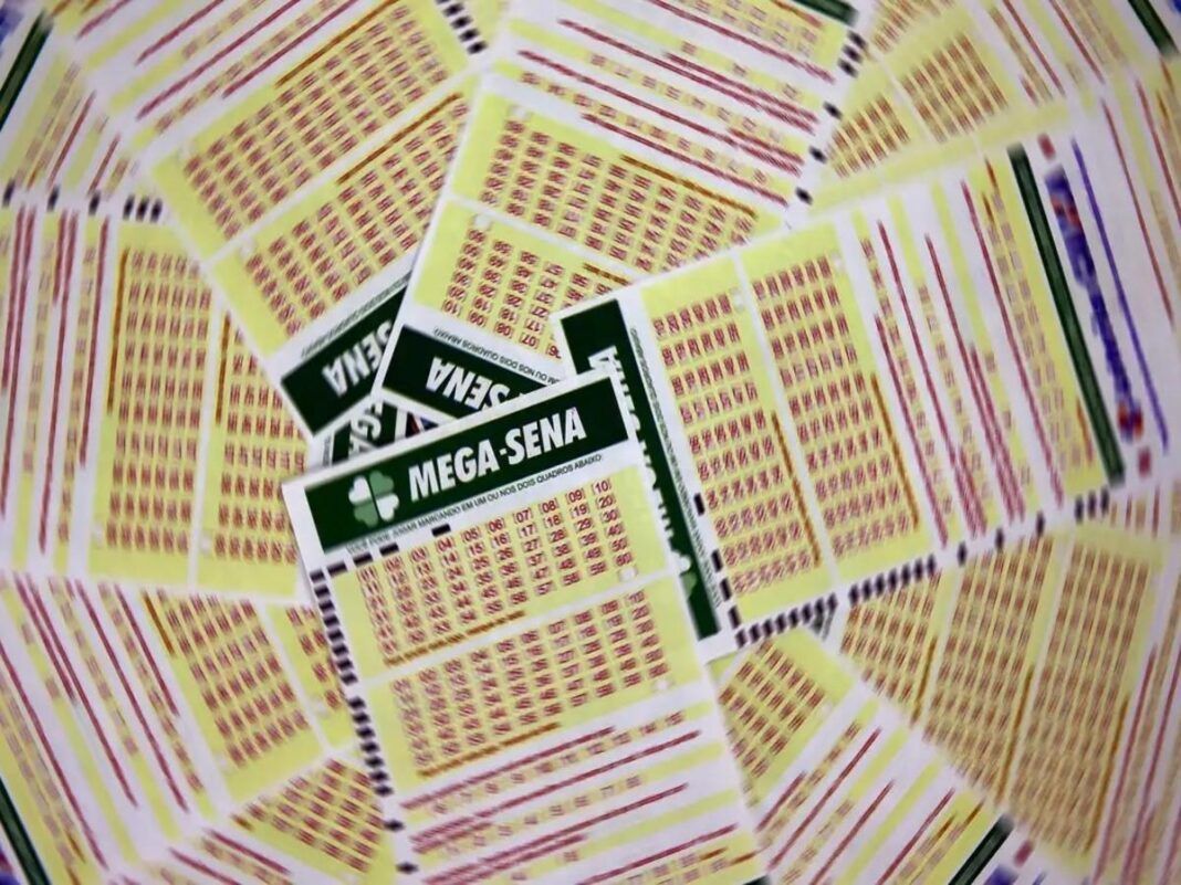 Imagem colorida de bilhetes da mega-sena