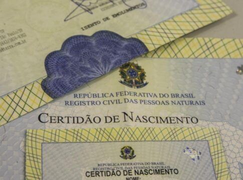 Imagem colorida de certidão de nascimento