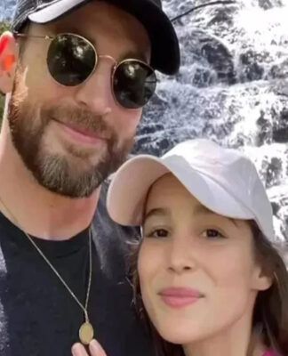 Imagem colorida de Chris Evans e Alba