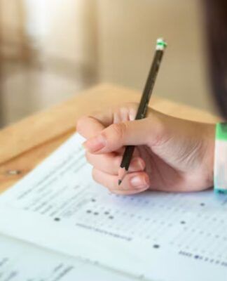 Lápis marcando o gabarito da prova