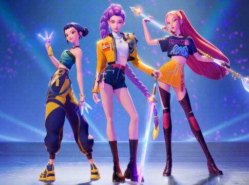 Animação de três mulheres em um fundo azul. Cada uma segura uma espécie de arma na mão.