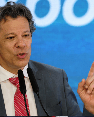 Fernando Haddad falando em evento