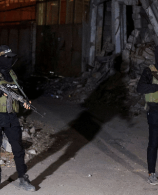 Militantes do Hamas fazem guarda