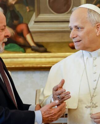 Lula se reúne com papa Leão XIV, pela primeira vez, no Vaticano