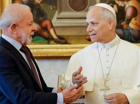 Lula se reúne com papa Leão XIV, pela primeira vez, no Vaticano