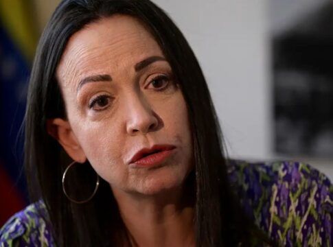 Opositora de Nicolás Maduro viajará à Noruega para receber Nobel da Paz