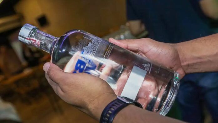 Medo do metanol impõe prejuízo a bares e restaurantes de SP: “Somos vítimas”