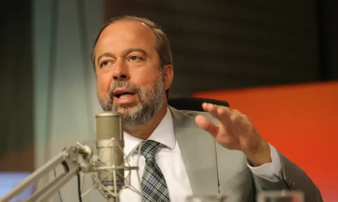 Não foi falta de energia, mas problema técnico, diz ministro Silveira