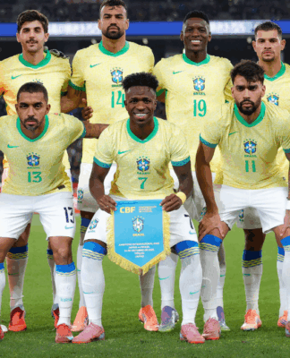 seleção brasileira posando par foto oficial